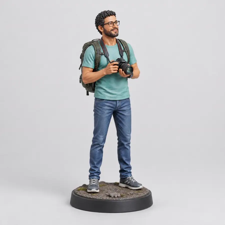 Exemplo ilustrativo de miniatura humana em 3D com câmera e mochila de trilha